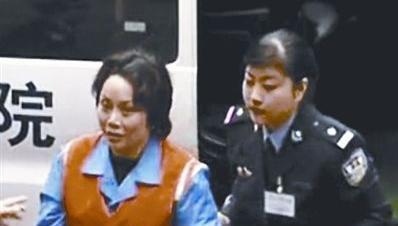 重庆黑帮女老大,为私欲找16个"情人",最小的比她小20