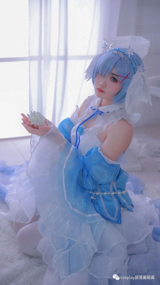 cos:蕾姆水晶礼服cos正片@咩咩酱,最喜欢昂君了_腾讯新闻