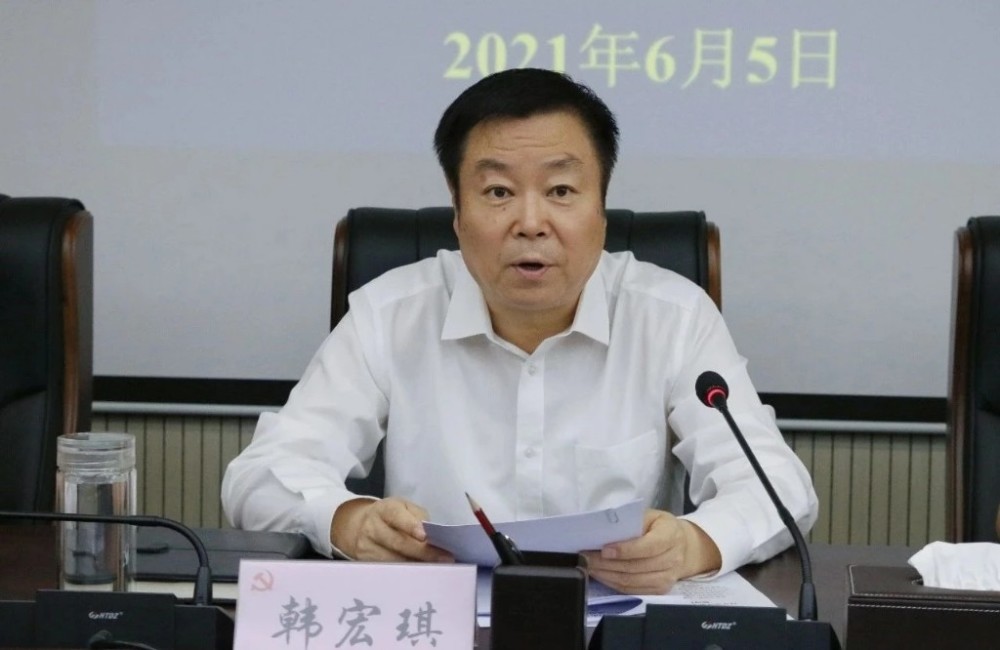 咸阳市委常委,政法委书记韩宏琪主持会议并讲话.