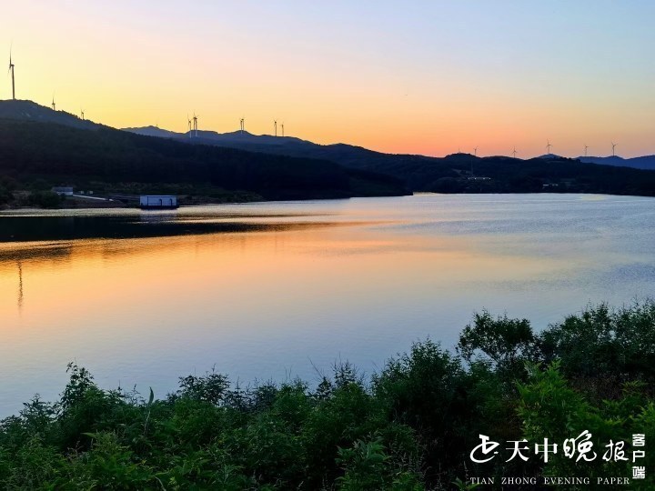 竹沟水库光滟潋,波光粼粼,更有众多水鸟栖息于此,如画美景,惹人流连.