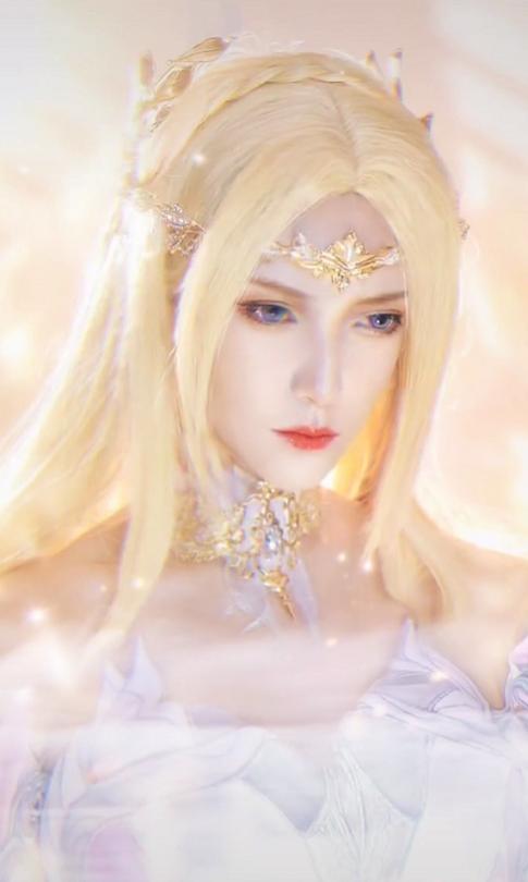 男生反串cos千仞雪,抹胸礼服成亮点,比女版千仞雪更