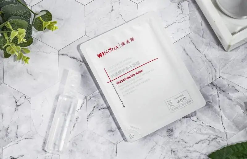 近年来,国产品牌开始陆续地推出冻干面膜,将原本属于医药领域的冻干