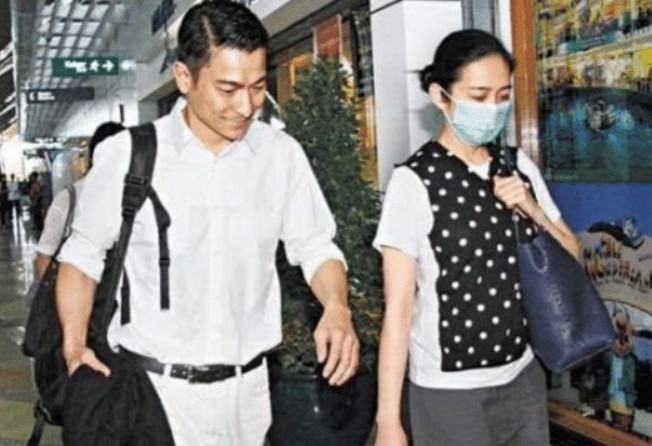 怪不得刘德华不愿意晒自己老婆,看到结婚照后,网友:这