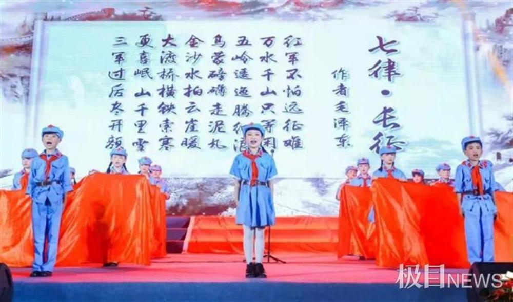 小舞台上的小情绪——一次小男孩表演节目中的罢工风波