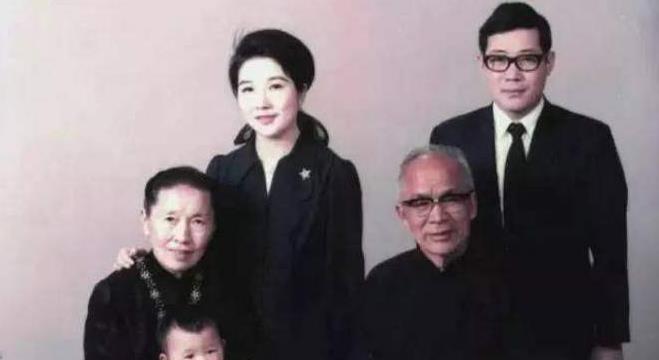 民国青帮大佬的义女,第一女流氓佘爱珍,晚年结局怎么样?