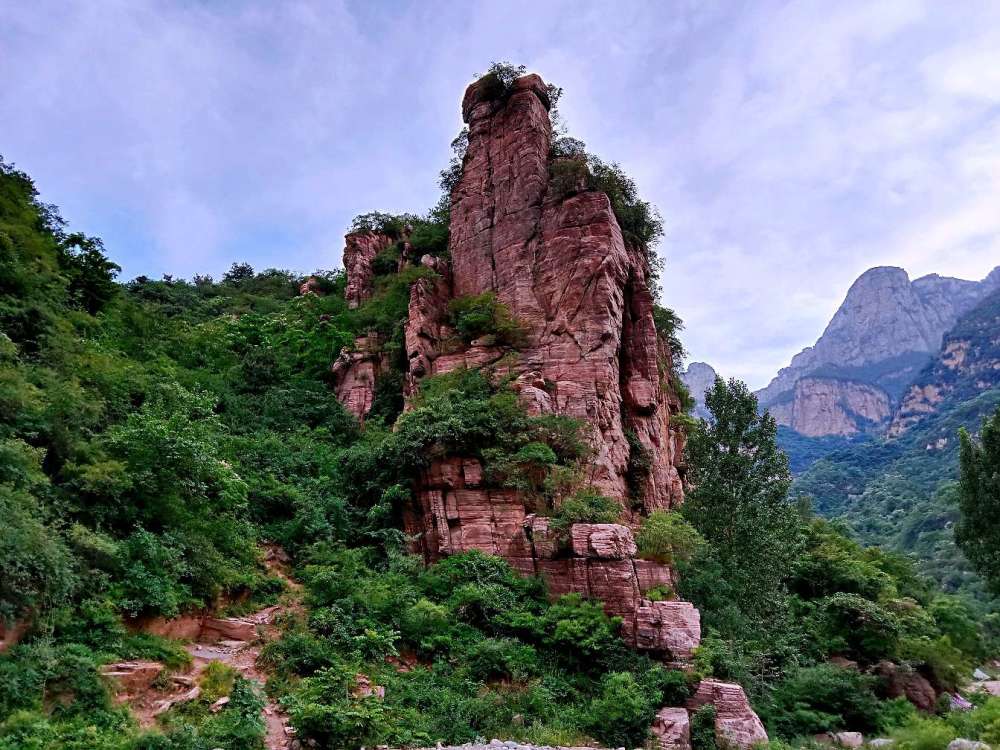 太行山辉县黄水的一线天,奇石景观石林立,山清水秀,是