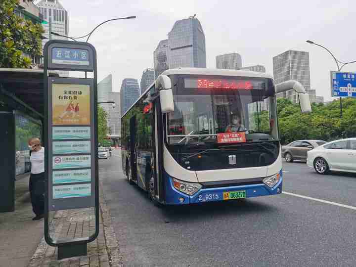 帮帮团杭州近江地区多路公交车变小能不能换回大车公交集团回复来了