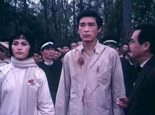 1980年《刑场上的婚礼》演陈铁军,宋晓英现实却嫁星二