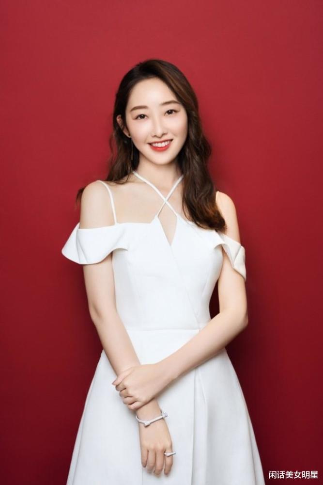 32岁蒋梦婕,颜值耐看身材有料,不愧是"最美林黛玉"