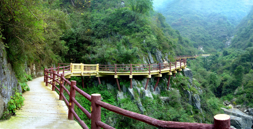 汉中石门栈道景区内褒斜道