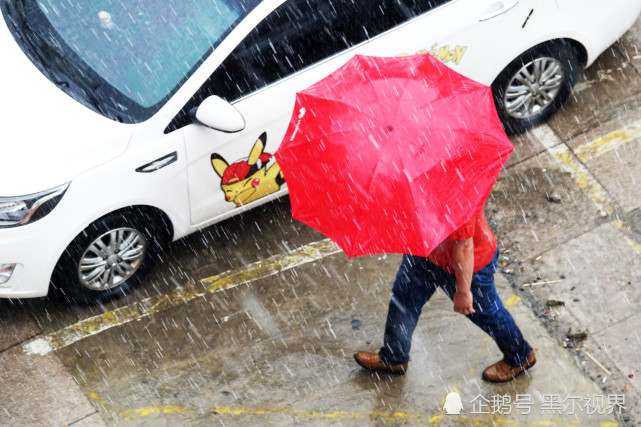 大连遭遇雷雨大风发布冰雹橙色预警