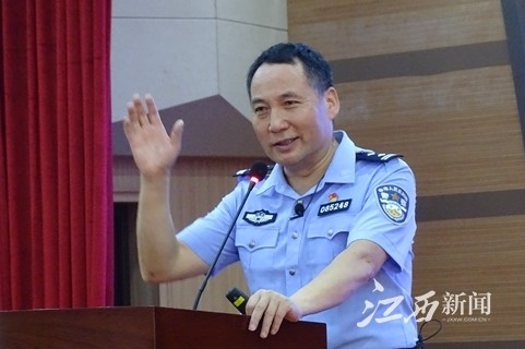 余干县公安局"我为群众办实事"活动走进余干县第二中学