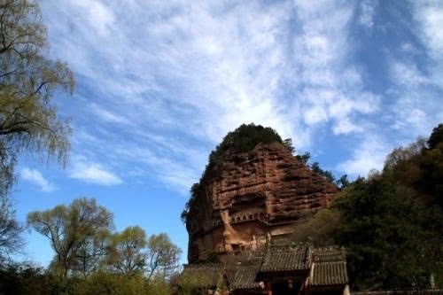 天水麦积山风景图