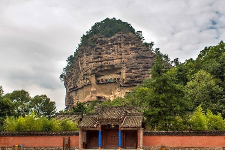 天水麦积山风景图