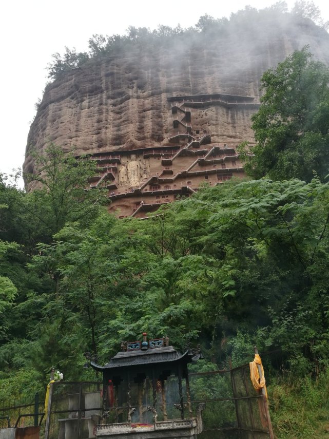 天水麦积山风景图