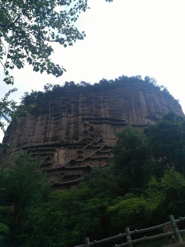 天水麦积山风景图