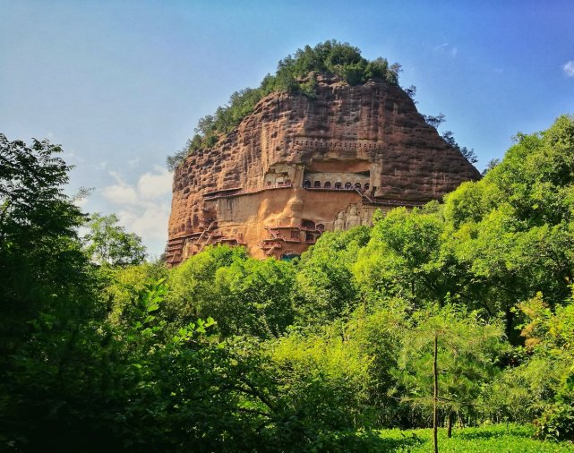 天水麦积山风景图