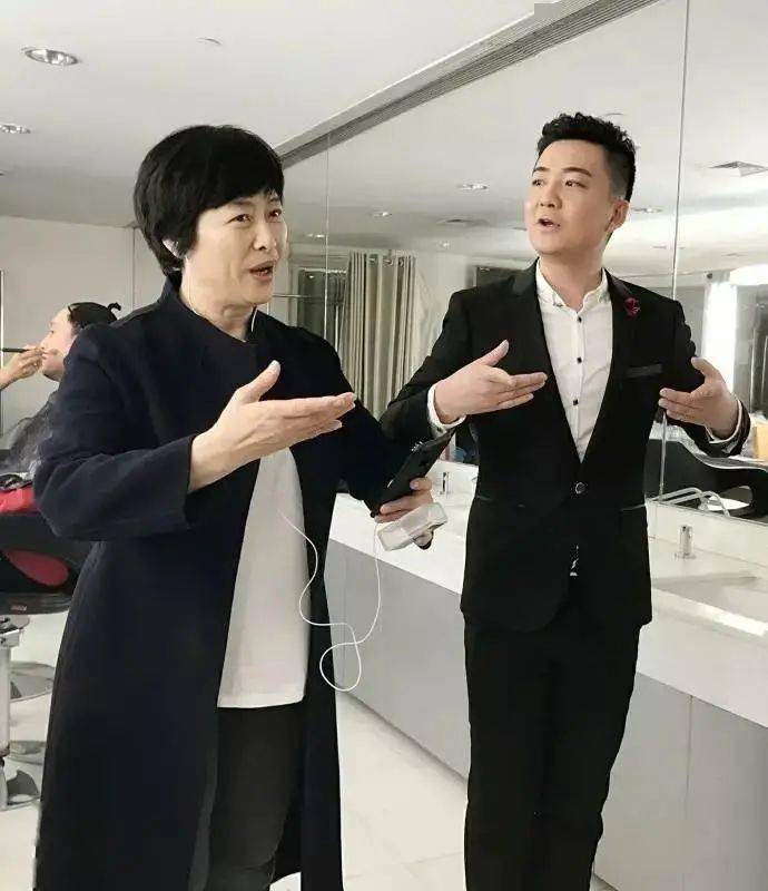 老了不是个个都会装嫩许娣彩排被拍63岁的素颜松垮很真实