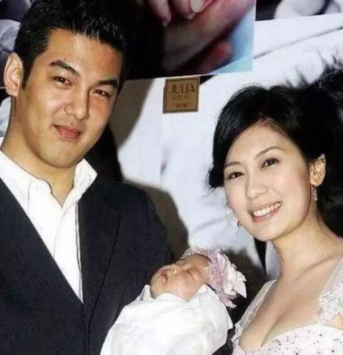 贾静雯2005年和前夫孙志浩结婚,育有一女梧桐妹,然而婚后生活并不幸福