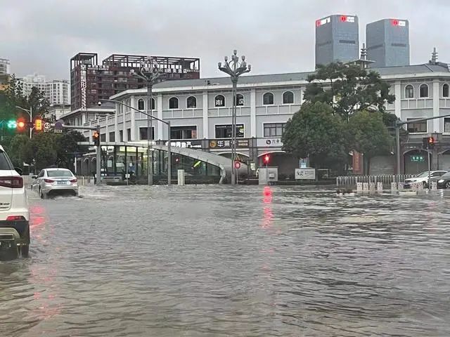 降雨造成11处路段出现内涝淹积水出现暴雨大暴雨昆明主城,富民,寻甸