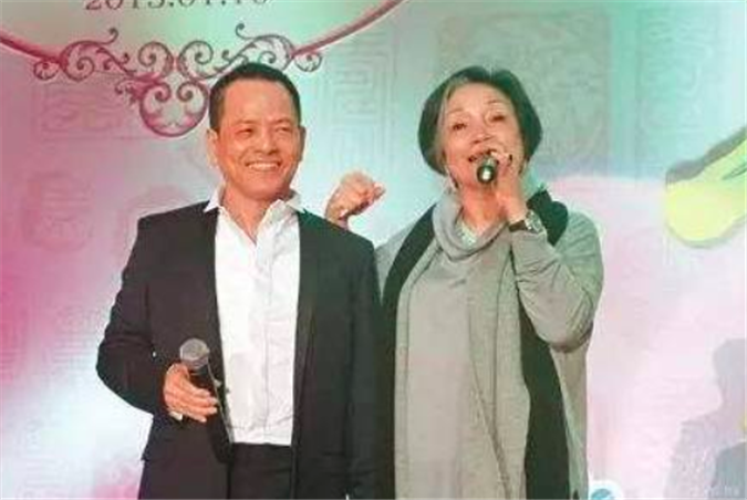 还是自己和弟弟妹妹想办法陷害才成功的,这个消息传到司徒玉莲耳中,让