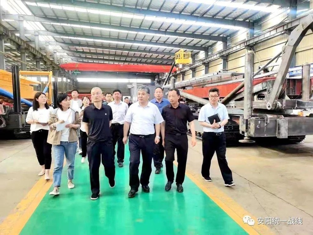 近日,滑县县委书记陈忠调研民营企业重点项目建设工作,县领导侯德安