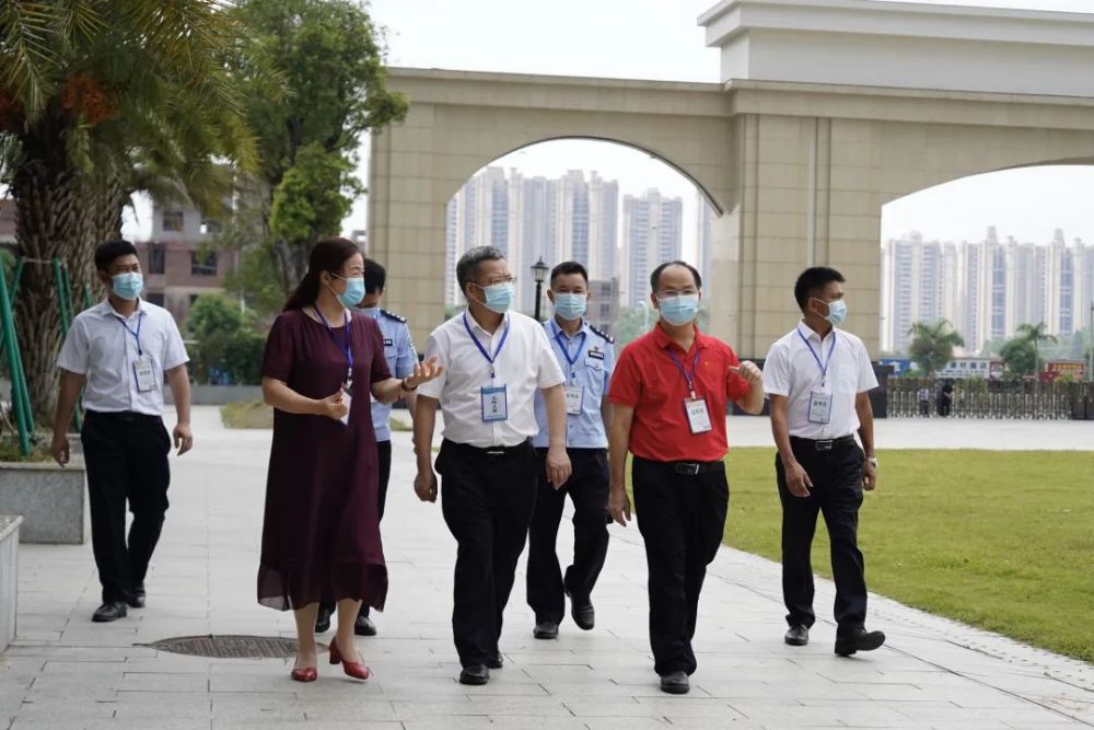 高考首日,港口分局公安民警加强与教育部门等相关单位协调配合,严密