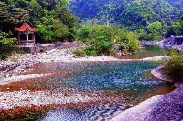 闽侯县一个小镇,与江苏省一座地级市同名,内有国家级风景名胜区