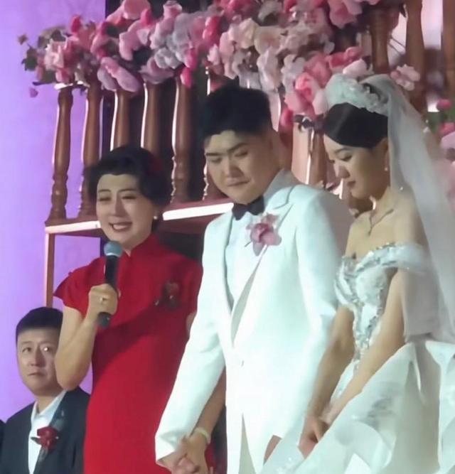 潘长江,王为念现身闫学晶儿子婚礼,喜婆婆发言感人