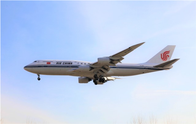 改型,一般会根据用途加几个字母表示,像b747-300er就是b747-300型里面