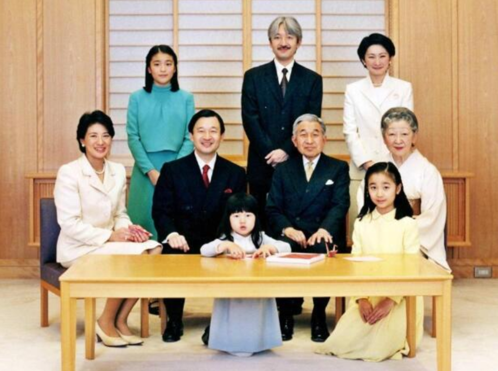 日本天皇选皇后时,除样貌美丽外还有一无耻要求,国人无法接受