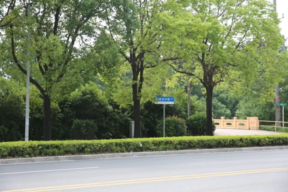 澄浏中路(嘉罗公路-塔城东路)位于新成路街道辖区内,长879米,经过近年