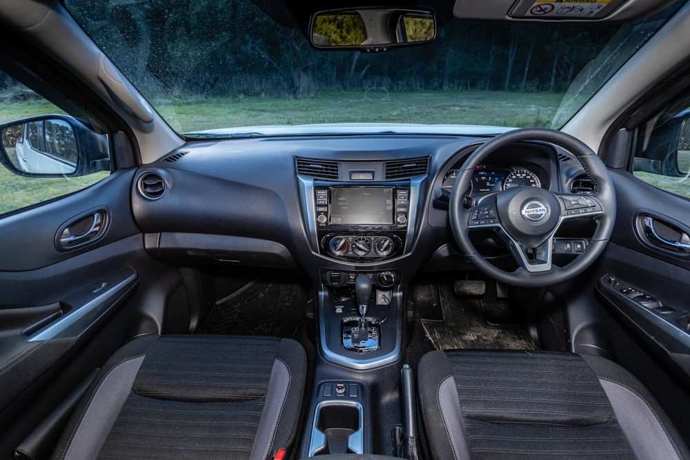 2021款日产纳瓦拉navara st:老平台换上新脸孔而已