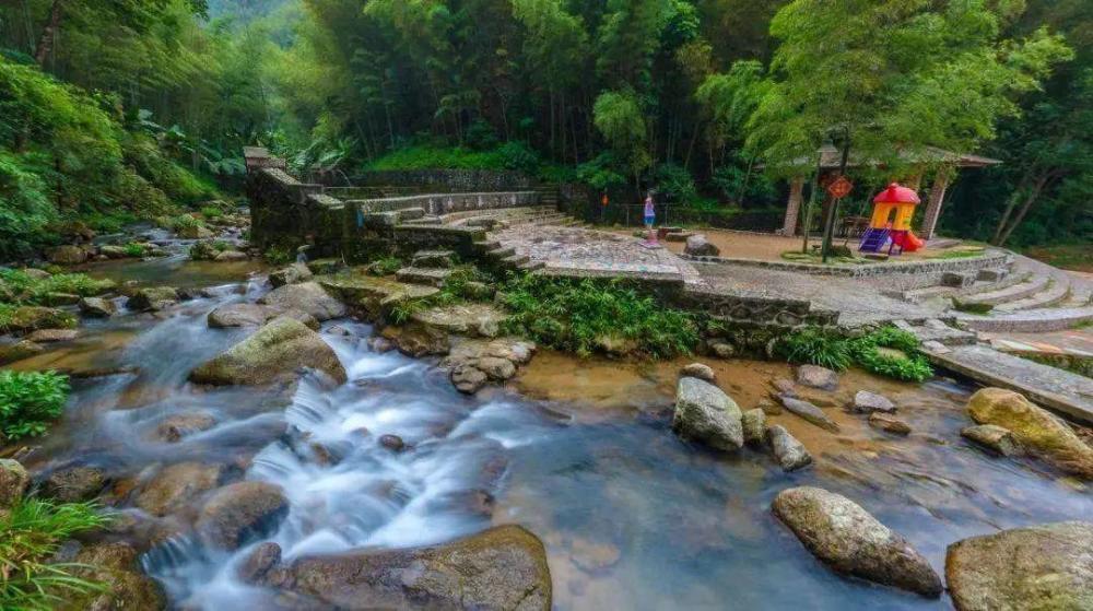 另外大家还可以去惠州的海岛旅游,去龙门温泉泡温泉或者去走访一些