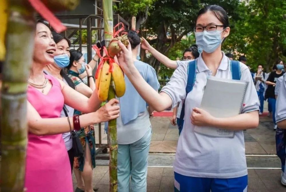 高考变成旗袍大会看看这些家长都干了些啥