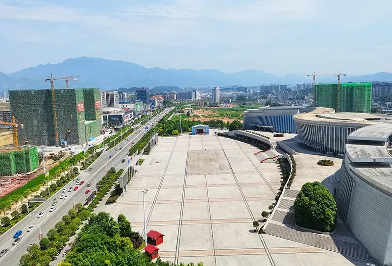 金桂大道凭什么建恩施的cbd