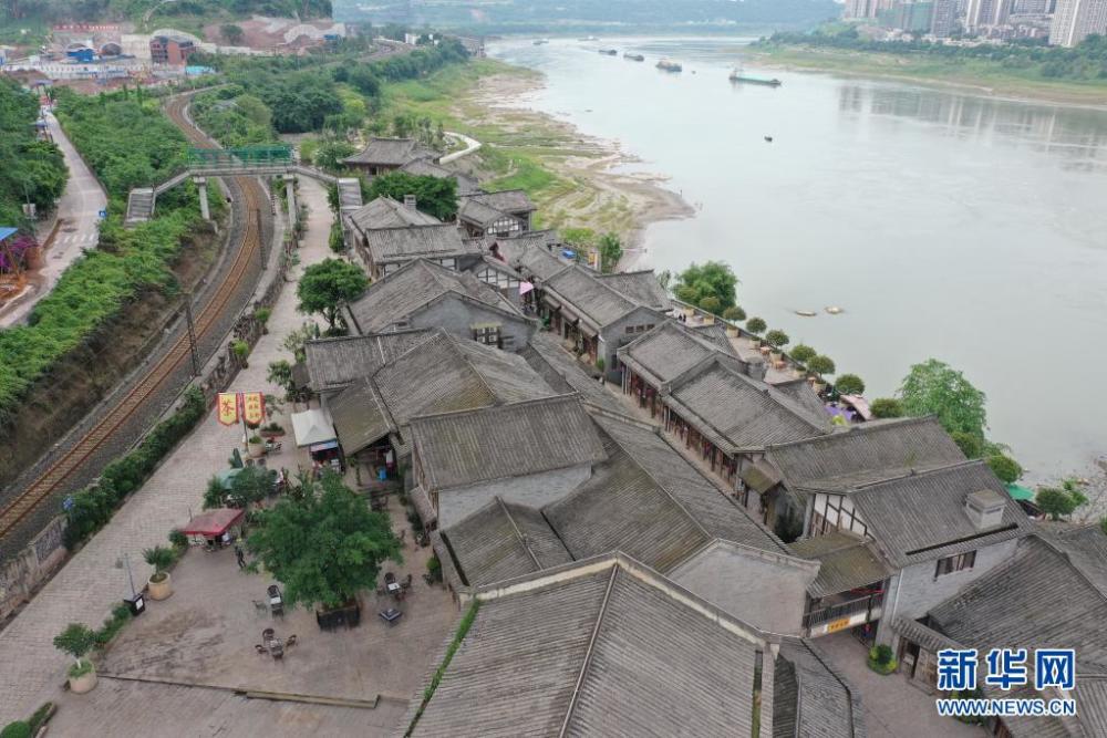 义渡古镇位于重庆市大渡口区,为典型的长江上游码头山地街镇地貌.