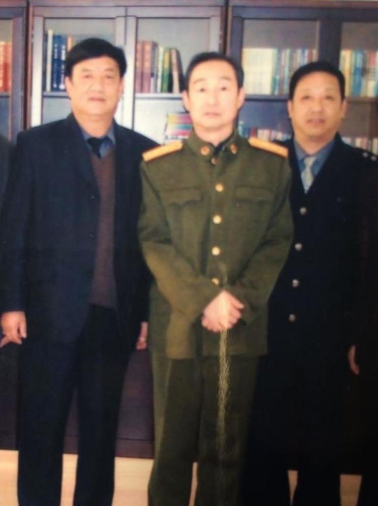 儿子吴海生,是三门峡市公安局的干部,河南前卫体协公安武警射击总教练