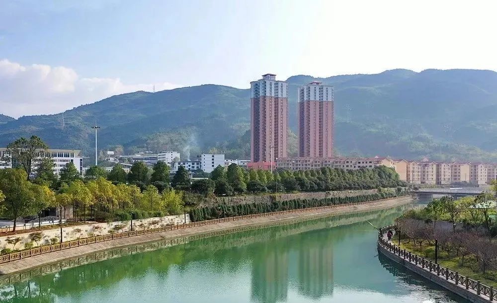 贵州铜仁石阡gdp排名_铜仁8县2区2018年GDP排名出炉 看看松桃排第几(3)