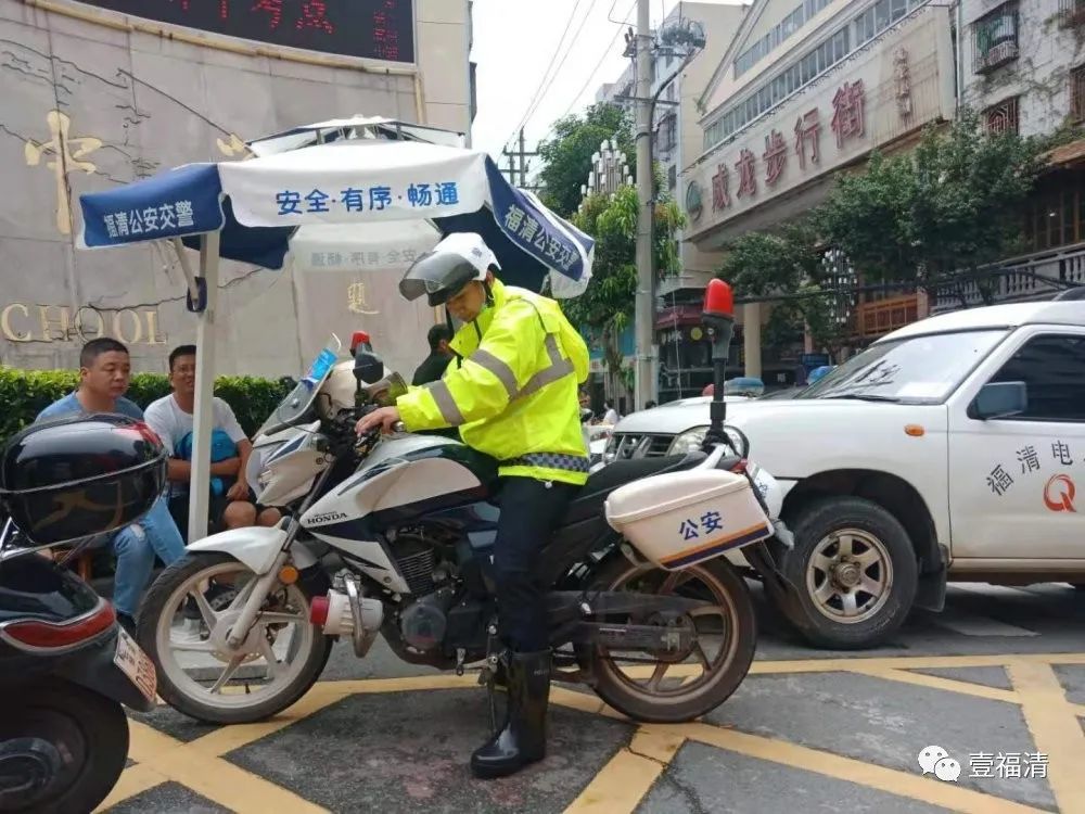 今天,福清一考生忘带准考证,民警启用警用摩托车