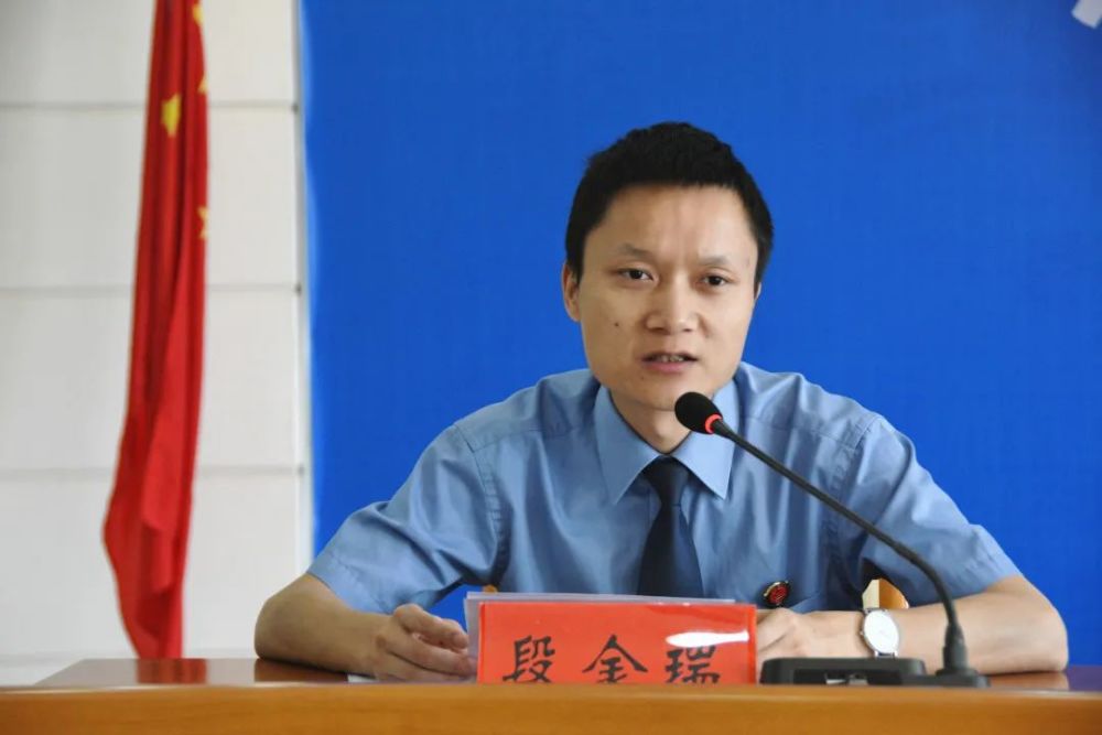 党组成员,副检察长王成通报2020年以来该院检察听证工作开展情况.