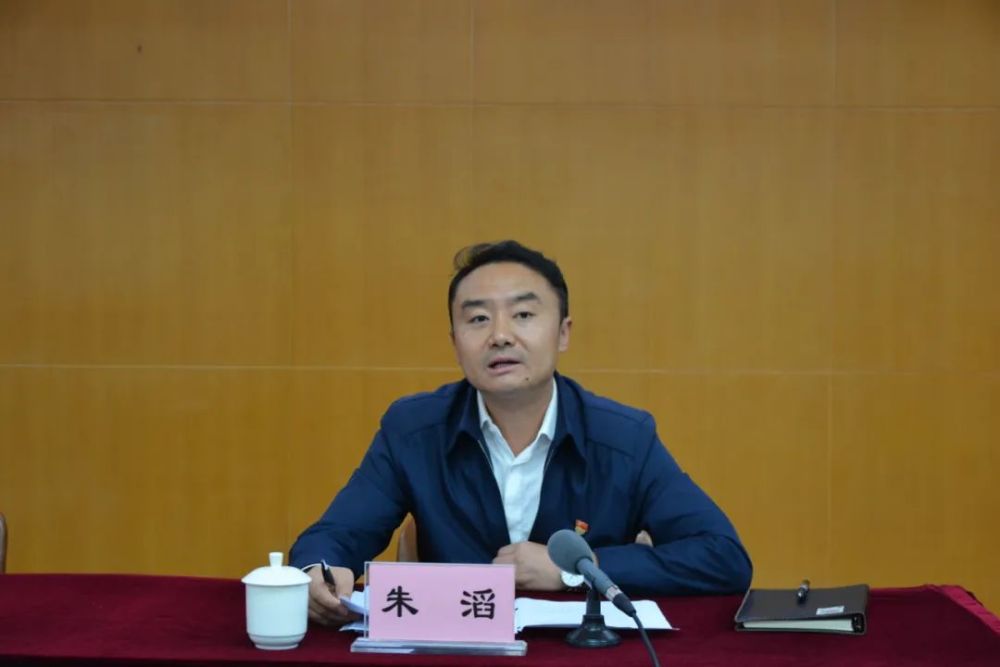 区委副书记,区长朱滔主持开班仪式.