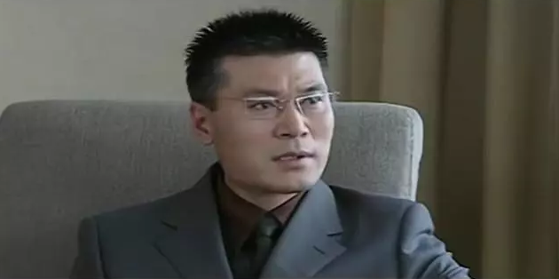 赵恒煊2004年2月,参演李源执导的反腐扫黑除恶作品《阻击罪恶》 .