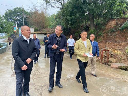 曲靖市人大常委会领导到马龙区王家庄指导民族团结进步示范村创建工作
