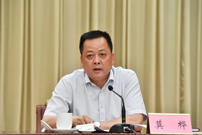 玉林市召开全市领导干部大会 宣布自治区党委决定:莫桦任中共玉林市委