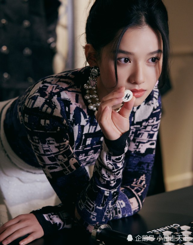 张婧仪酷酷少女感写真