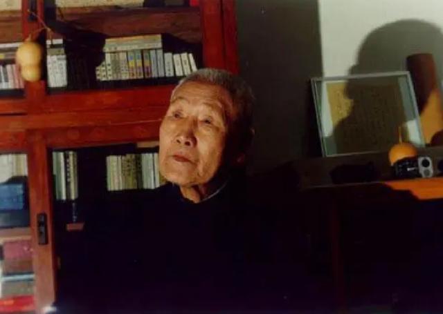 一生3段婚姻,他和爱妻相守68年,死时却不知妻子早已离开人世