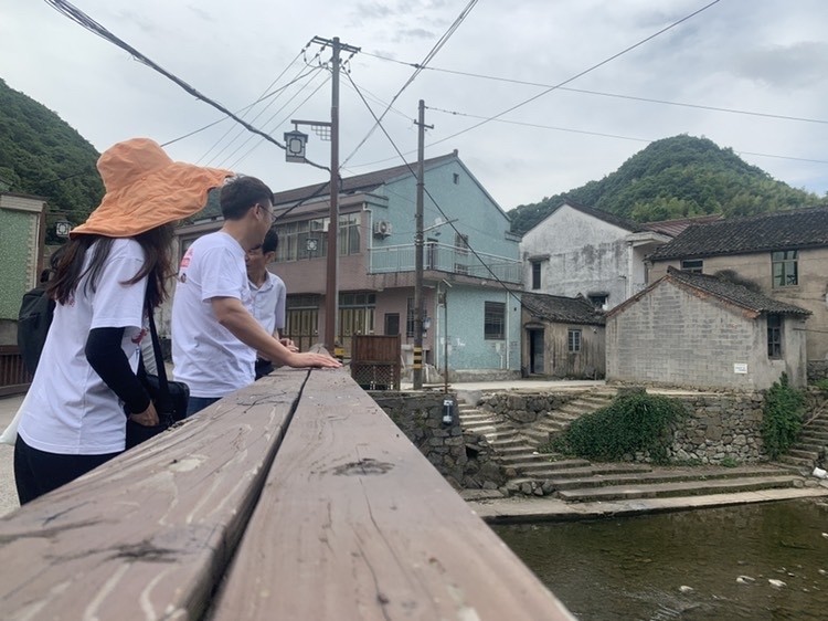 做村子我们是认真的小裤脚教授入驻余姚袁马村