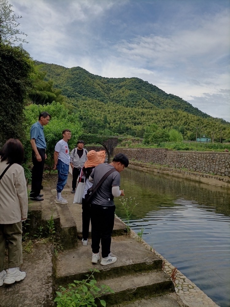 做村子我们是认真的小裤脚教授入驻余姚袁马村