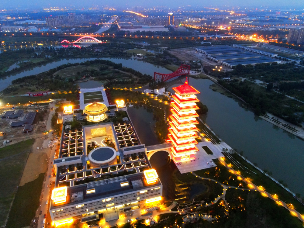 6月8日拍摄的扬州中国大运河博物馆夜景(无人机照片).